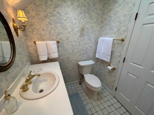 7 Heathbrook Dr, Poughkeepsie NY 12603-4805 exterior