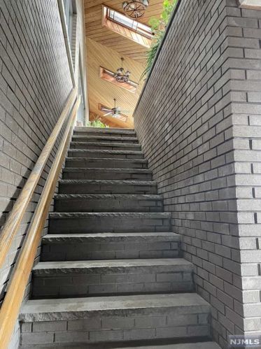 114 Pne St, Cliffside Park NJ 07010-1018 exterior