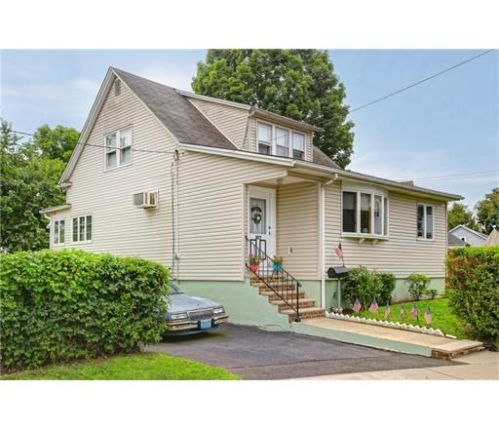107 Walnut St, Piscataway, NJ 08854-1671