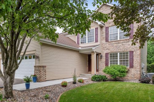 2718 Simons Dr, Chaska, MN 55318-1162