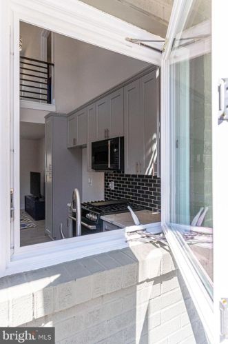 3445 Little Hunting Crk Dr, Alexandria VA 22309-1923 exterior