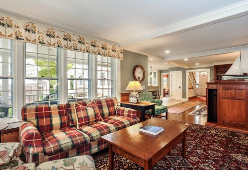 15 Woodbury Ln, Nantucket MA 02554-2151 exterior