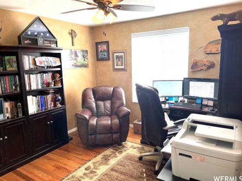 195 Shelly Louise Dr, Sandy UT 84070-4212 exterior