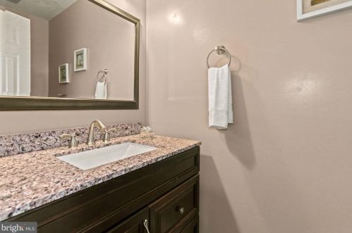 701 Rdg Dr, Mc Lean VA 22101-1620 exterior