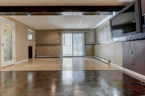 71 Euclid St, Valley Stream NY 11580-4148 exterior