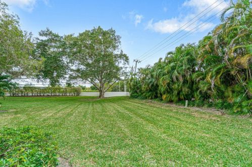 2404 Aspen Way, Boynton Beach FL 33436-6623 exterior