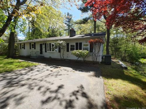 28 Brewster Rd, Milford CT  06460-3736 exterior
