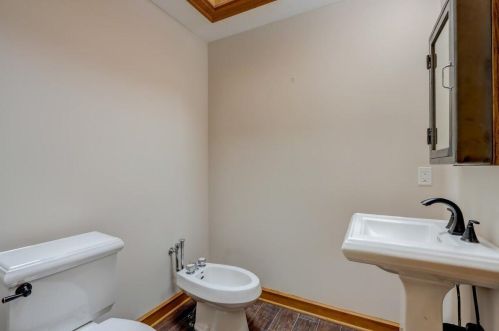 6990 Barnett Ln, Milwaukee WI 53217-3606 exterior