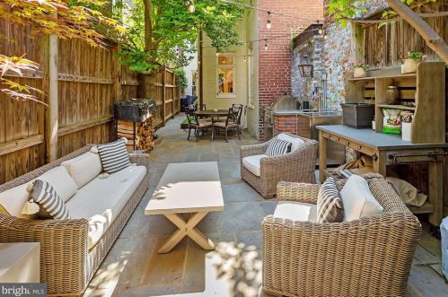 204 Royal St, Alexandria VA  22314-2627 exterior