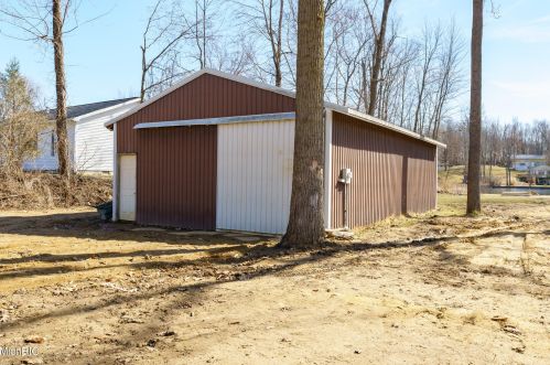 45551 Peninsula Dr, Grand Junction MI 49056-9462 exterior