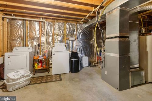 37 Louvain Dr, Hanover PA 17331-8696 exterior