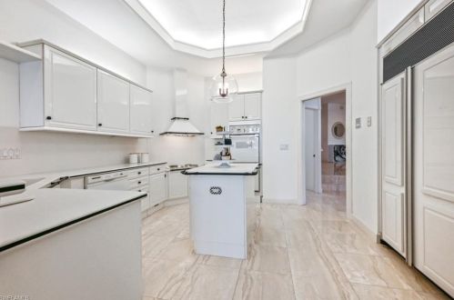 30 Casa Mar Ln, Naples FL 34103-3685 exterior