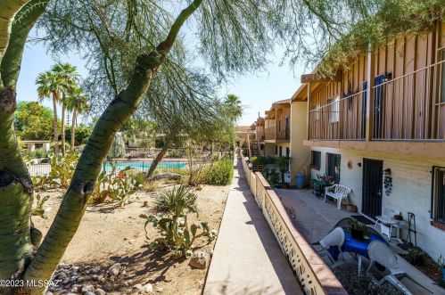 5901 Oracle Rd, Tucson AZ  85704-3827 exterior