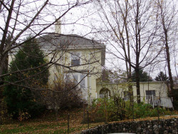 4 Arlington St, Newton, MA 02458-2423