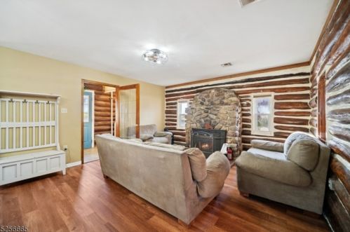 10 Poplar Grove Ter, West Milford Lakes NJ  07480-4006 exterior