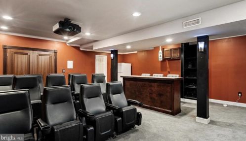 17 Fieldcrest Dr, Columbus NJ  08022-1959 exterior