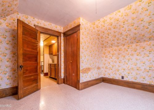 320 Elizabeth St, Sylvan Beach MI 49461-1311 exterior