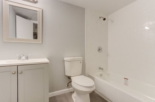 14 Gannet Dr, Commack NY 11725-4903 exterior