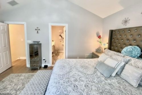 66 Sunrise Dr, Whippany NJ exterior