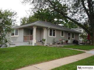 4923 Grover St, Omaha NE  68106-4525 exterior
