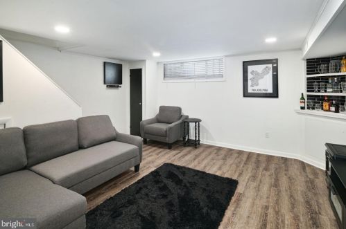 8615 Jackson St, Philadelphia PA  19136-2107 exterior