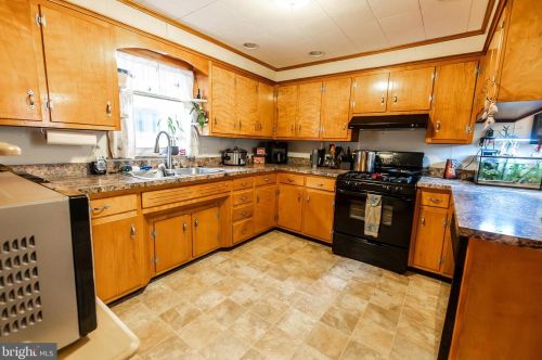 350 Maple Ave, Hanover PA  17331-5124 exterior