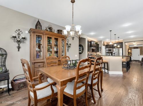 633 Pleasant Dr, Joliet IL 60404-9577 exterior