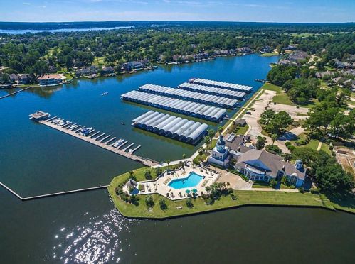 240 Edgewood Dr, Montgomery TX 77356-8408 exterior