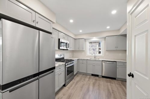 92 Railroad Ave, Montgomery NY  12549-1518 exterior