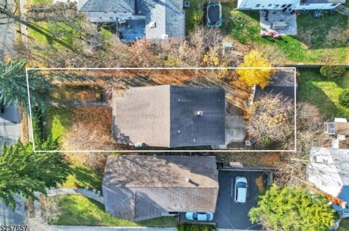 721 Pleasant Vly Way, Town Center NJ 07052-2810 exterior