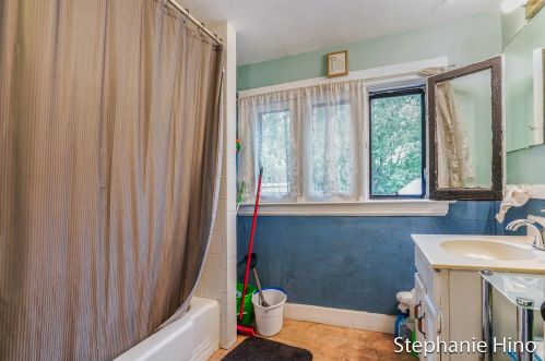 832 Wealthy St, Grand Rapids MI 49504-0062 exterior