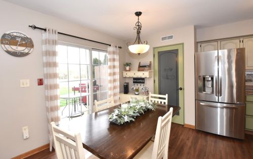 4967 Maple Leaf Cir, Milwaukee WI 53220-2780 exterior