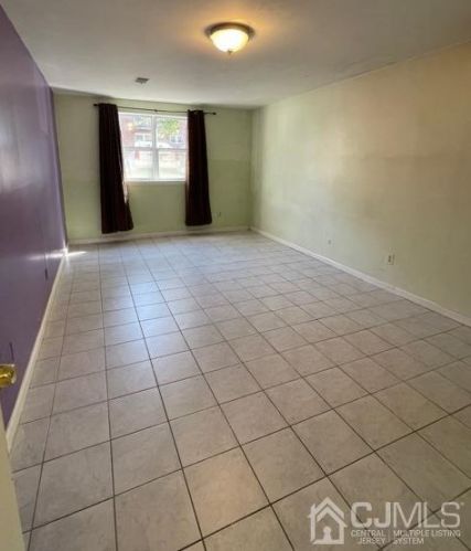 211 College Dr, Edison NJ 08817-5951 exterior