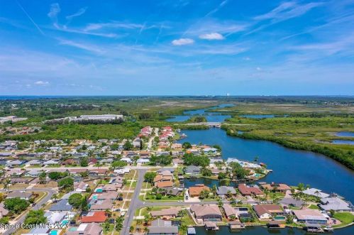 2390 Sykes Crk Dr, Merritt Island FL 32953-2954 exterior