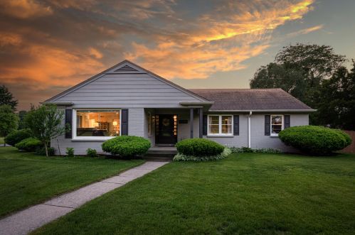 9705 Tower View Blvd, Milwaukee, WI 53222-4546