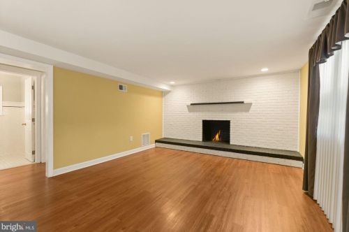 6 Kennedy Dr, Cookstown NJ 08511-1120 exterior