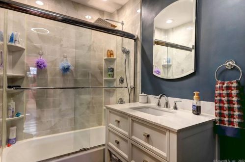 10 Cornflower Dr, Milford CT 06460-6974 exterior