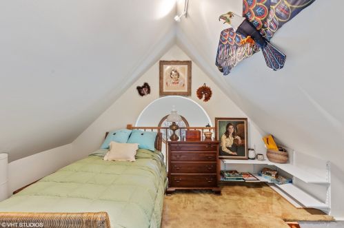 1014 Oakdale Ave, Chicago IL 60618-7324 exterior