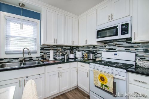 2833 Highgate Ave, Wyoming MI 49509-2957 exterior