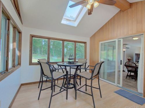 39 Tra Mart Dr, Uncasville CT  06382-1115 exterior