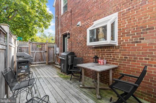 116 Moncure Dr, Alexandria VA 22314-4965 exterior