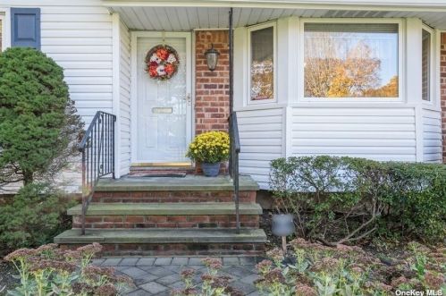 26 Gannet Dr, Commack, NY 11725-4904