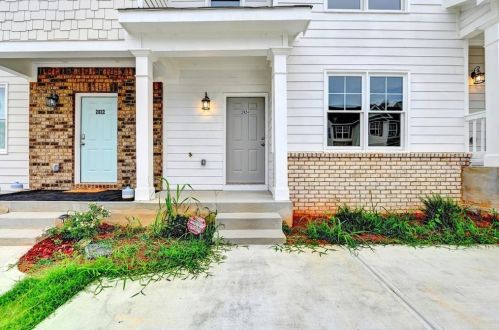 2802 Laurel Ridge Cir, Atlanta GA  30344-8000 exterior