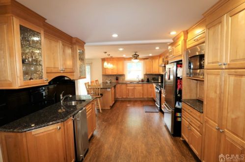 48 Second St, Edison, NJ 08837-2608