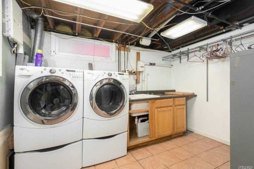 670 Locust Ave, Bohemia NY 11716-2144 exterior