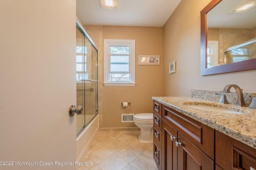 22 Plafsky Dr, Edison NJ 08817-2239 exterior