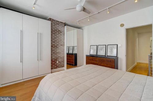 1820 Manton St, Philadelphia PA  19146-2923 exterior