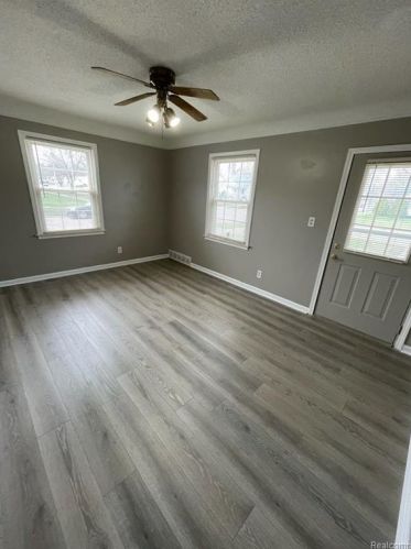 24449 Annapolis St, Dearborn Heights MI  48125-1915 exterior