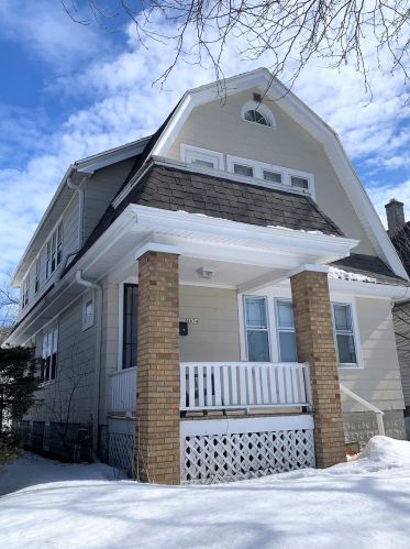 4674 39th St, Milwaukee, WI 53209-5860