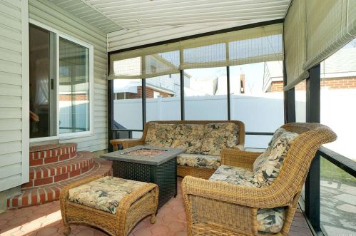 145 Chester St, Valley Stream NY 11580-4210 exterior